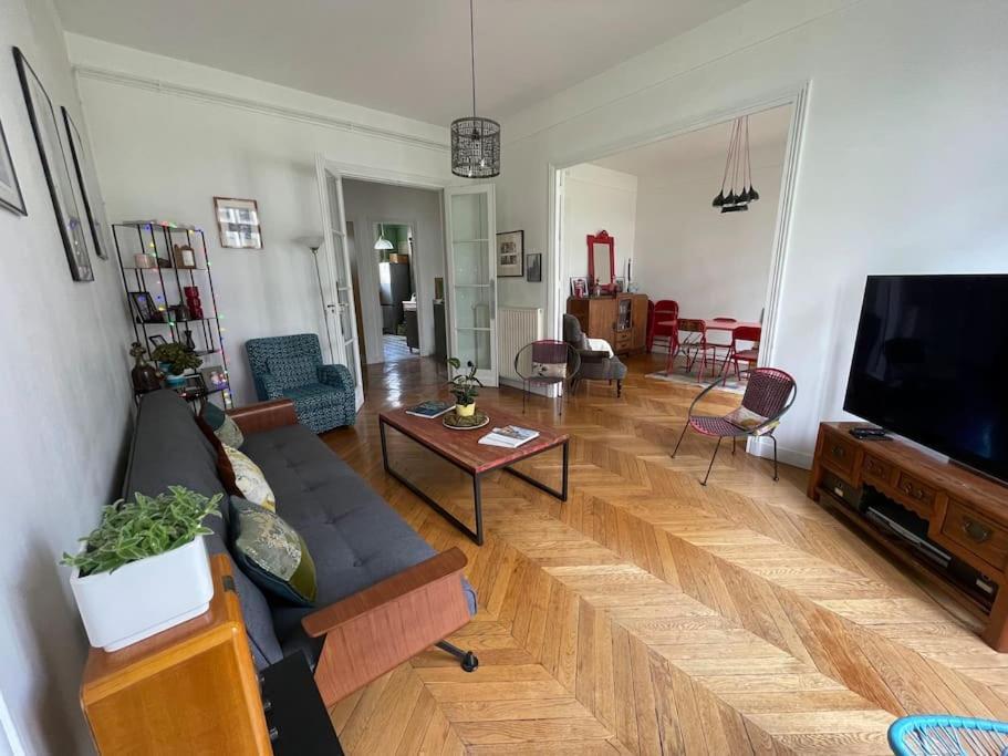Appartement Familial Typiquement Parisien