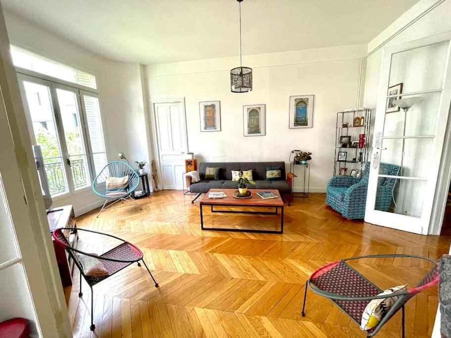 Appartement Familial Typiquement Parisien