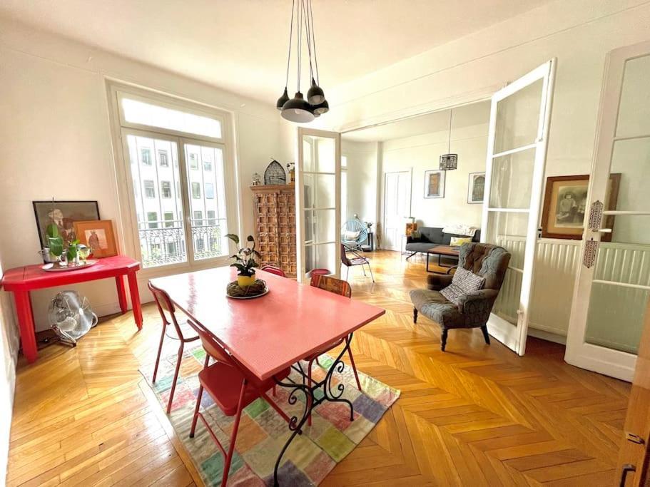 Familial Typiquement Parisien Appartement *